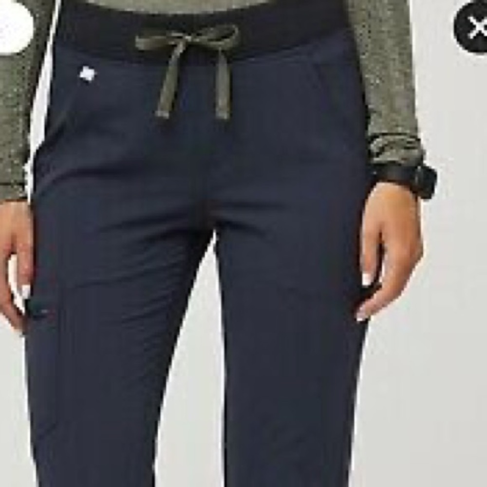 Figs - Quiet Navy - Zamora Scrub Pants - NWT (PETITE)
